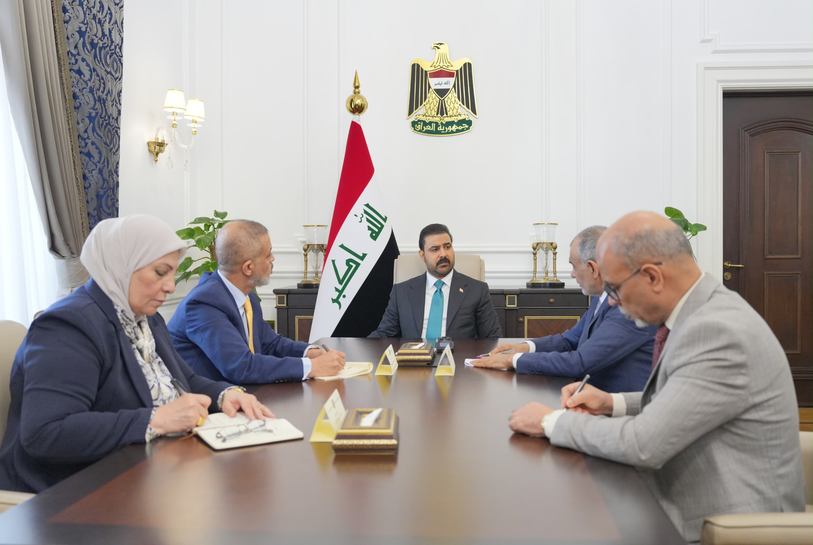 الزيدي يوجه بتثبيت جميع العقود والأجراء على الملاك واستحداث 120 ألف درجة وظيفية