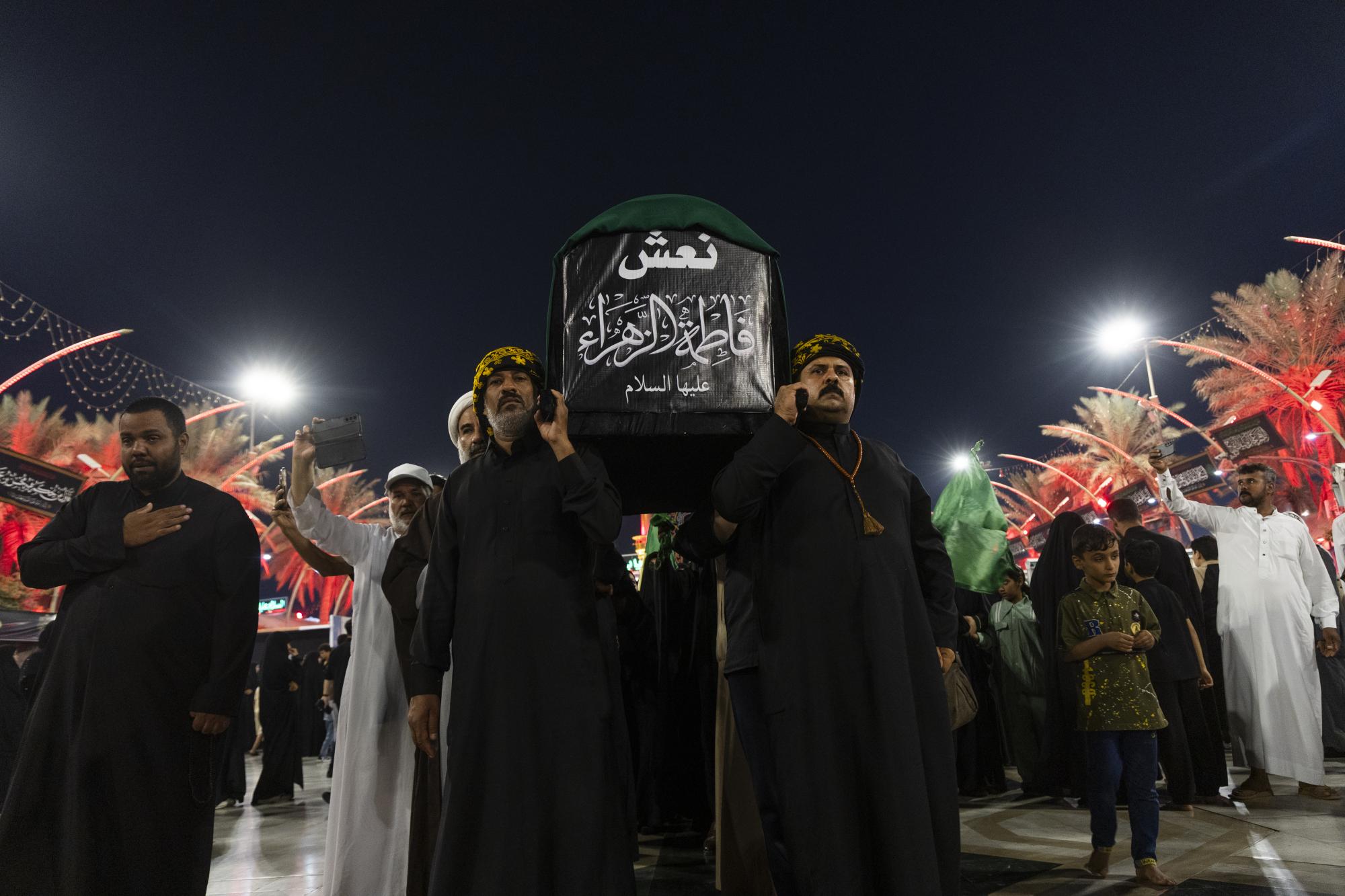 كربلاء.. مواكب العزاء تحيي ذكرى شهادة الزهراء (ع)