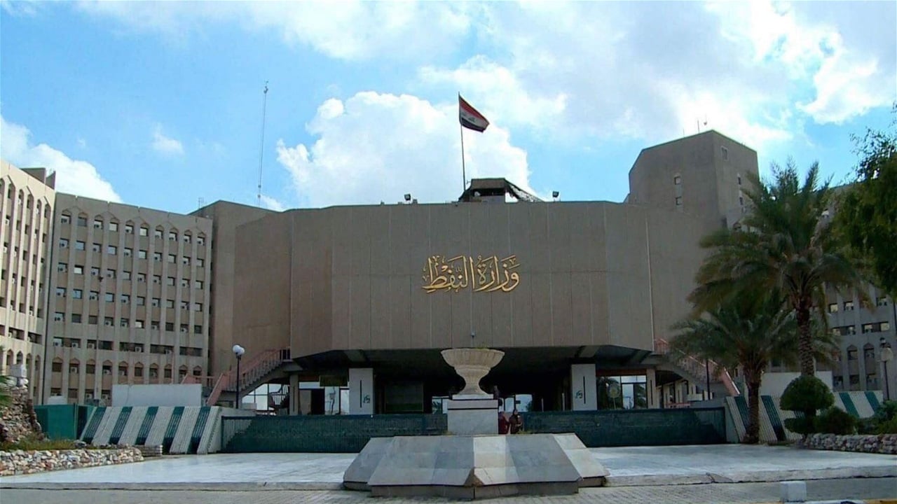100 لتر لكل عائلة.. النفط تحدد موعد توزيع حصة النفط الأبيض